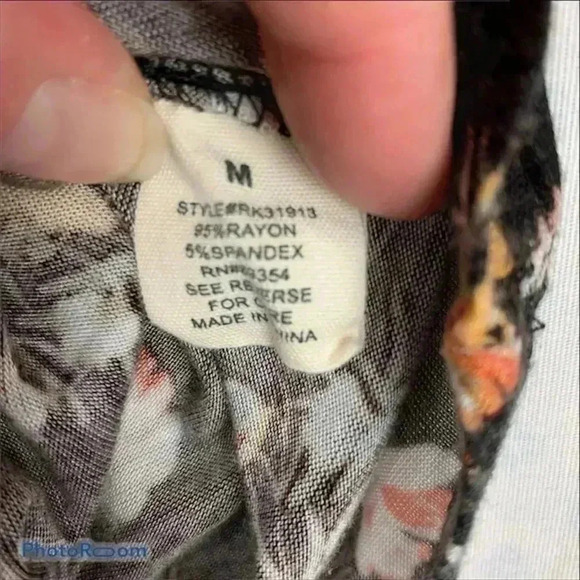 No Comment Flared Sleeve Flower Top - Picture 3 of 6